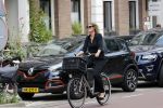Amsterdam 22 juli 2021
Herdenkingsdienst van Peter R de Vries in Carre .
Matthijs v Nieuwkerk met zijn vriendin Martha Riemsma in gesprek met Eva Jinek en haar manager Kristien v Dillen