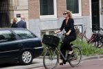 Amsterdam 22 juli 2021
Herdenkingsdienst van Peter R de Vries in Carre .
Matthijs v Nieuwkerk met zijn vriendin Martha Riemsma in gesprek met Eva Jinek en haar manager Kristien v Dillen