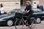Amsterdam 22 juli 2021
Herdenkingsdienst van Peter R de Vries in Carre .
Matthijs v Nieuwkerk met zijn vriendin Martha Riemsma in gesprek met Eva Jinek en haar manager Kristien v Dillen
