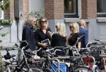 Amsterdam 22 juli 2021
Herdenkingsdienst van Peter R de Vries in Carre .
Matthijs v Nieuwkerk met zijn vriendin Martha Riemsma in gesprek met Eva Jinek en haar manager Kristien v Dillen