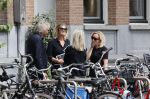 Amsterdam 22 juli 2021
Herdenkingsdienst van Peter R de Vries in Carre .
Matthijs v Nieuwkerk met zijn vriendin Martha Riemsma in gesprek met Eva Jinek en haar manager Kristien v Dillen