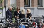 Amsterdam 22 juli 2021
Herdenkingsdienst van Peter R de Vries in Carre .
Matthijs v Nieuwkerk met zijn vriendin Martha Riemsma in gesprek met Eva Jinek en haar manager Kristien v Dillen