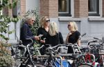 Amsterdam 22 juli 2021
Herdenkingsdienst van Peter R de Vries in Carre .
Matthijs v Nieuwkerk met zijn vriendin Martha Riemsma in gesprek met Eva Jinek en haar manager Kristien v Dillen