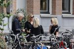 Amsterdam 22 juli 2021
Herdenkingsdienst van Peter R de Vries in Carre .
Matthijs v Nieuwkerk met zijn vriendin Martha Riemsma in gesprek met Eva Jinek en haar manager Kristien v Dillen