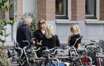 Amsterdam 22 juli 2021
Herdenkingsdienst van Peter R de Vries in Carre .
Matthijs v Nieuwkerk met zijn vriendin Martha Riemsma in gesprek met Eva Jinek en haar manager Kristien v Dillen