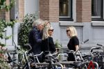 Amsterdam 22 juli 2021
Herdenkingsdienst van Peter R de Vries in Carre .
Matthijs v Nieuwkerk met zijn vriendin Martha Riemsma in gesprek met Eva Jinek en haar manager Kristien v Dillen