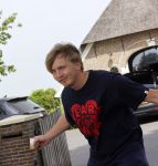 Epse 18 juni 2021
Huis Mc Snelle in Epse . Hij heeft er ook een studio bij waar hij opnames maakt van zijn liedjes.