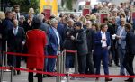 Amsterdam 22 juli 2021
Herdenkingsdienst van Peter R de Vries in Carre .
De moeder van Nicky Verstappen omhelst Dave Mattheijs, Officier van Justitie in de zaak Verstappen