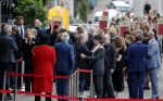 Amsterdam 22 juli 2021
Herdenkingsdienst van Peter R de Vries in Carre .
De moeder van Nicky Verstappen omhelst Dave Mattheijs, Officier van Justitie in de zaak Verstappen