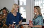 Amsterdam 8 juli 2021
Boekpresentatie Nicolette v Dam en Bas Smit bij boekhandel Scheltema. Mona Keijzer ontvangt het eerste boek .