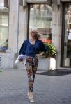 Amsterdam 8 juli 2021
Boekpresentatie Nicolette v Dam en Bas Smit bij boekhandel Scheltema. Mona Keijzer ontvangt het eerste boek .