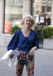 Amsterdam 8 juli 2021
Boekpresentatie Nicolette v Dam en Bas Smit bij boekhandel Scheltema. Mona Keijzer ontvangt het eerste boek .