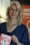 Amsterdam 8 juli 2021
Boekpresentatie Nicolette v Dam en Bas Smit bij boekhandel Scheltema. Mona Keijzer ontvangt het eerste boek .