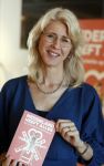 Amsterdam 8 juli 2021
Boekpresentatie Nicolette v Dam en Bas Smit bij boekhandel Scheltema. Mona Keijzer ontvangt het eerste boek .