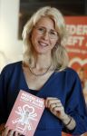 Amsterdam 8 juli 2021
Boekpresentatie Nicolette v Dam en Bas Smit bij boekhandel Scheltema. Mona Keijzer ontvangt het eerste boek .