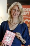 Amsterdam 8 juli 2021
Boekpresentatie Nicolette v Dam en Bas Smit bij boekhandel Scheltema. Mona Keijzer ontvangt het eerste boek .