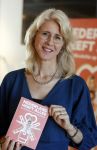 Amsterdam 8 juli 2021
Boekpresentatie Nicolette v Dam en Bas Smit bij boekhandel Scheltema. Mona Keijzer ontvangt het eerste boek .