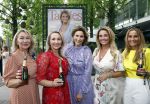 Amsterdam 8 juli 2021
Terras feestje van Talkies bij Strand zuid. Monique Westenberg met Kristina Bozilovic en andere dames