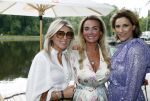 Amsterdam 8 juli 2021
Terras feestje van Talkies bij Strand zuid. Monique Westenberg met Kristina Bozilovic en Lonneke Notenboom