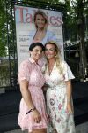 Amsterdam 8 juli 2021
Terras feestje van Talkies bij Strand zuid. Monique Westenberg met haar beste vriendin