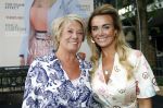 Amsterdam 8 juli 2021
Terras feestje van Talkies bij Strand zuid. Monique Westenberg met haar moeder