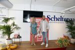 Amsterdam 8 juli 2021
Boekpresentatie Nicolette v Dam en Bas Smit bij boekhandel Scheltema. Mona Keijzer ontvangt het eerste boek .