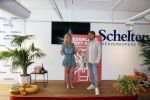 Amsterdam 8 juli 2021
Boekpresentatie Nicolette v Dam en Bas Smit bij boekhandel Scheltema. Mona Keijzer ontvangt het eerste boek .