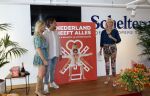 Amsterdam 8 juli 2021
Boekpresentatie Nicolette v Dam en Bas Smit bij boekhandel Scheltema. Mona Keijzer ontvangt het eerste boek .