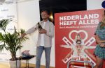 Amsterdam 8 juli 2021
Boekpresentatie Nicolette v Dam en Bas Smit bij boekhandel Scheltema. Mona Keijzer ontvangt het eerste boek .
