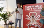 Amsterdam 8 juli 2021
Boekpresentatie Nicolette v Dam en Bas Smit bij boekhandel Scheltema. Mona Keijzer ontvangt het eerste boek .