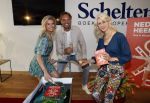 Amsterdam 8 juli 2021
Boekpresentatie Nicolette v Dam en Bas Smit bij boekhandel Scheltema. Mona Keijzer ontvangt het eerste boek .
