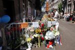 Amsterdam A4 18 juli 2021
Bloemenzee voor Peter R de Vries en Abri van Peter bij schiphol naast de A4