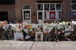 Amsterdam A4 18 juli 2021
Bloemenzee voor Peter R de Vries en Abri van Peter bij schiphol naast de A4