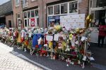 Amsterdam A4 18 juli 2021
Bloemenzee voor Peter R de Vries en Abri van Peter bij schiphol naast de A4