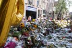 Amsterdam A4 18 juli 2021
Bloemenzee voor Peter R de Vries en Abri van Peter bij schiphol naast de A4