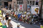 Amsterdam A4 18 juli 2021
Bloemenzee voor Peter R de Vries en Abri van Peter bij schiphol naast de A4