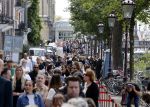 Amsterdam 21 juli 2021
Het publiek kan afscheid nemen van Peter R de Vries . Peter ligt opgebaard in Carre . er komen duizenden mensen langs.