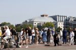 Amsterdam 21 juli 2021
Het publiek kan afscheid nemen van Peter R de Vries . Peter ligt opgebaard in Carre . er komen duizenden mensen langs.