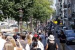 Amsterdam 21 juli 2021
Het publiek kan afscheid nemen van Peter R de Vries . Peter ligt opgebaard in Carre . er komen duizenden mensen langs.
