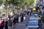 Amsterdam 21 juli 2021
Het publiek kan afscheid nemen van Peter R de Vries . Peter ligt opgebaard in Carre . er komen duizenden mensen langs.