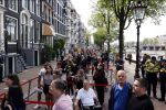 Amsterdam 21 juli 2021
Het publiek kan afscheid nemen van Peter R de Vries . Peter ligt opgebaard in Carre . er komen duizenden mensen langs.