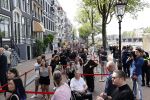 Amsterdam 21 juli 2021
Het publiek kan afscheid nemen van Peter R de Vries . Peter ligt opgebaard in Carre . er komen duizenden mensen langs.