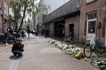 Amsterdam 7 en 10 juli 2021
Op de plek waar Peter R de Vries neergeschoten is leggen mensen bloemen neer.