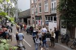 Amsterdam 7 en 10 juli 2021
Op de plek waar Peter R de Vries neergeschoten is leggen mensen bloemen neer.