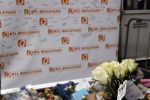 Amsterdam 7 en 10 juli 2021
Op de plek waar Peter R de Vries neergeschoten is leggen mensen bloemen neer.