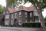 Enschede 22 juni 2021
Pieter Omtzigt wandelt elke dag een paar uur om tot rust te komen . Pieter zijn huis waar hij met zijn vrouw Ayfer Koc woont