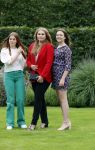 Den haag 16 juli 2021
Koninklijk fotouurtje met Koning Willem Alexander Koningin Maxima Prinses Amalia Alexia en Ariane in de tuin van Paleis Huis ten Bosch.