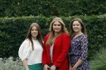 Den haag 16 juli 2021
Koninklijk fotouurtje met Koning Willem Alexander Koningin Maxima Prinses Amalia Alexia en Ariane in de tuin van Paleis Huis ten Bosch.