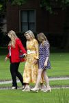 Den haag 16 juli 2021
Koninklijk fotouurtje met Koning Willem Alexander Koningin Maxima Prinses Amalia Alexia en Ariane in de tuin van Paleis Huis ten Bosch.