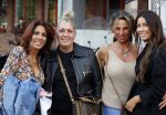 Amsterdam 20 juni 2021
Rachel hazes zus Els Hofland en Jacqueline Slaats en een kennis  bij de amsterdamse zomer in het Olympisch stadion.